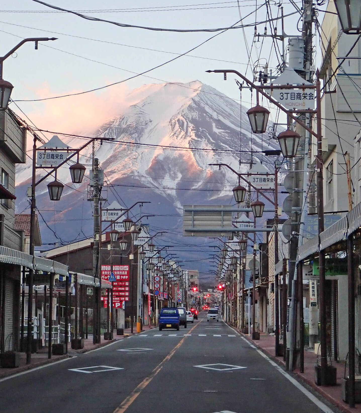 山梨県 富士吉田市のイメージ画像が表示されています。